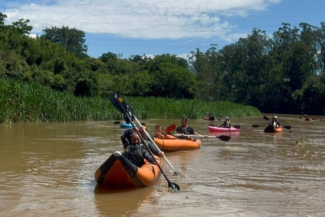 Rio Paraíba vira cenário para prática de caiaque na zona oeste de São José dos Campos